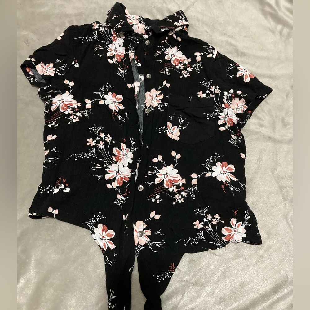 Floral Cropped Tie Front Blouse Aeropostale